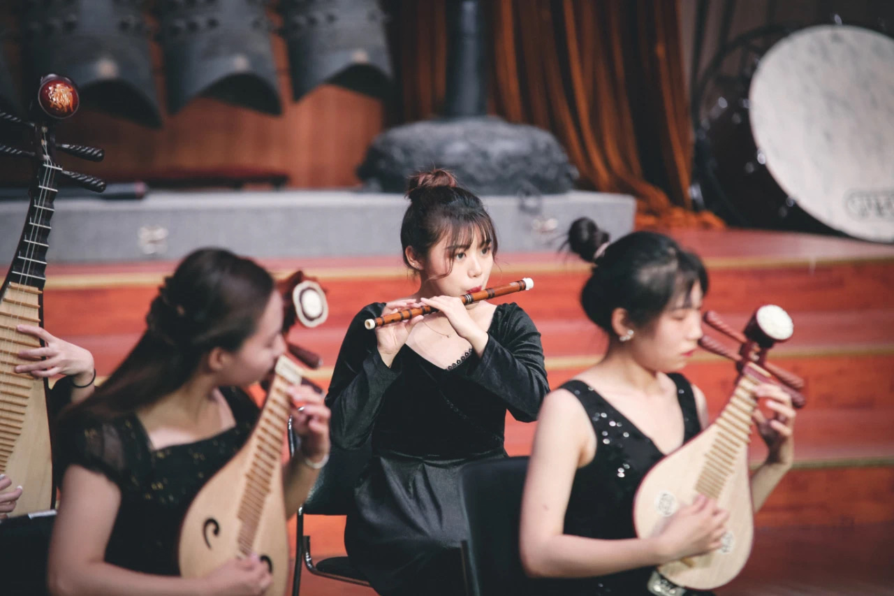民族乐器演出中的竹笛演奏
